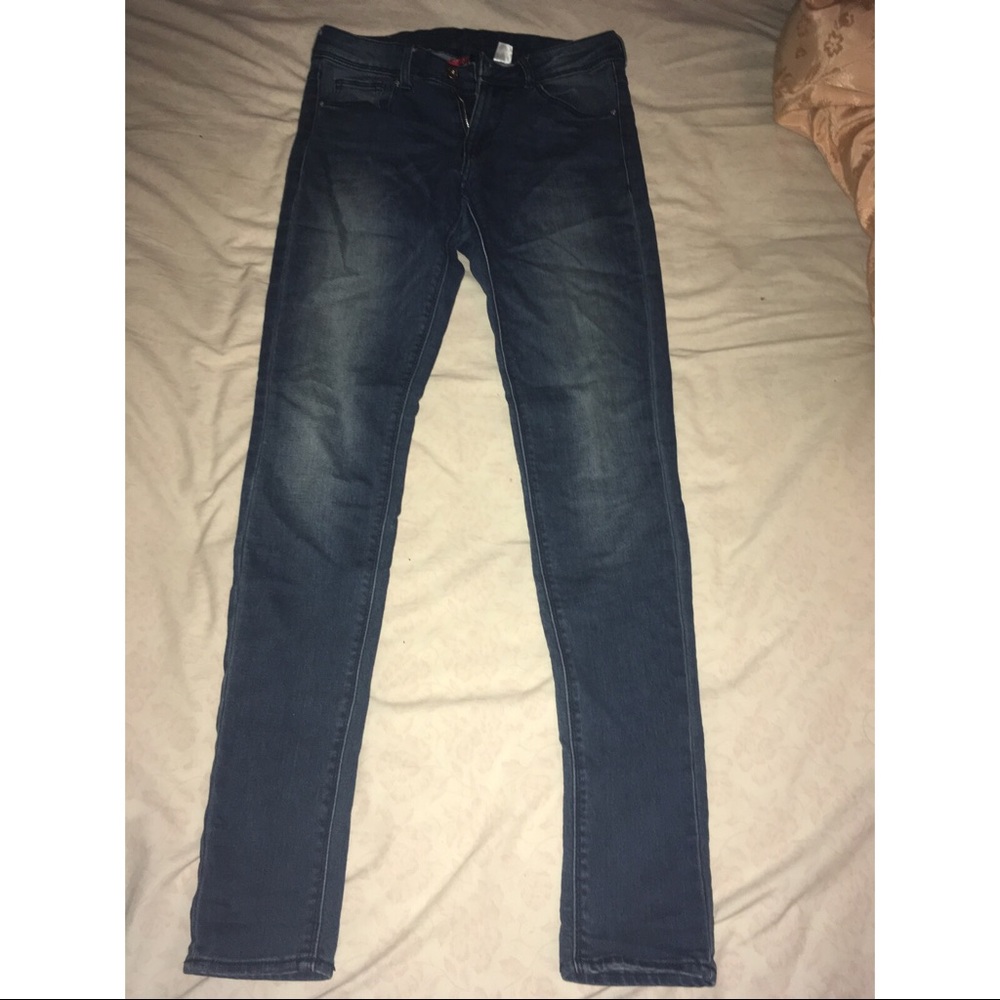 H&M blue classic skinny jeans (size 6)